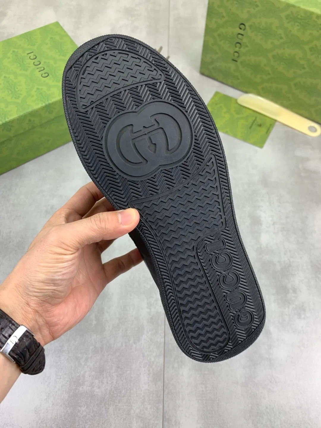 Men's shoes 💰P400💰【New model】 🆘 The latest model from Gucci official website 🎁 Classic casual and fashionable men's shoes 👟 Hot model 💥 Simple and elegant style, exclusive for trendy men. Unique latest brand elements from the official website 👑 Original Gucci decoration, fashionable and generous, made of original soft calfskin fabric ➕ Comfortable soft pigskin lining ✅Wear-resistant rubber outsole specified on the official website_Full elasticity, classic model taken in real life🎬Color: 5️⃣colors available😍Number: 38-44 (45 46 customized)